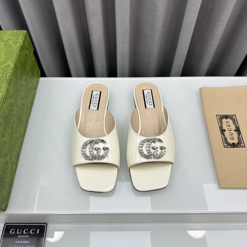 G*u*i slippers
